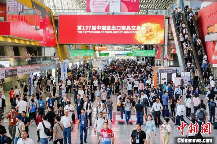 スマートマニュファクチャリングQGMはカントンフェアで輝いています| QGM株は、世界に中国のレンガ造りの機械の力を見せさせます