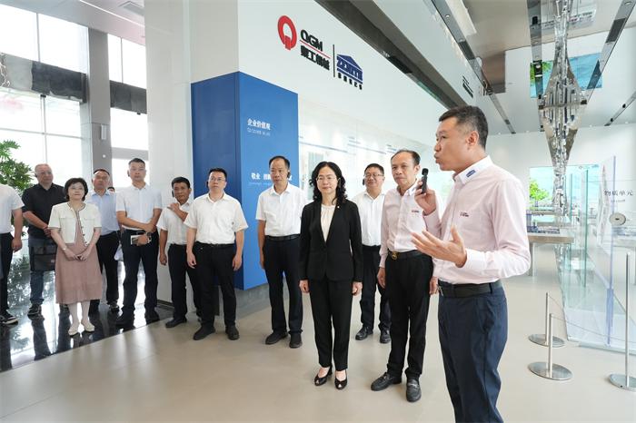 Jiang Erxiong副知事はチームを率いて、Quangong Machinery Co.、Ltdを調査して、Quanzhouがスマートマニュファクチャリングシティの建設を支援します