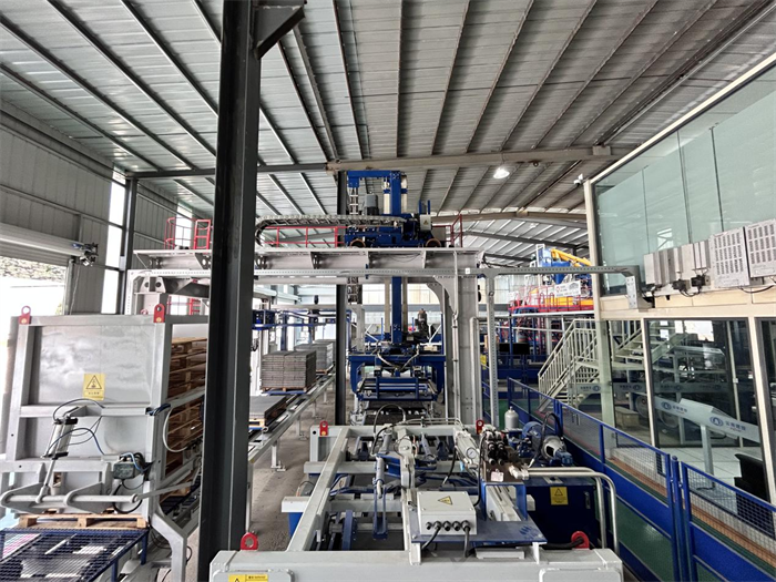 QGM の ZN シリーズ高級模造石材 PC レンガ生産ラインは、中国南西部の大手グリーン建材会社で無事に生産開始されました。