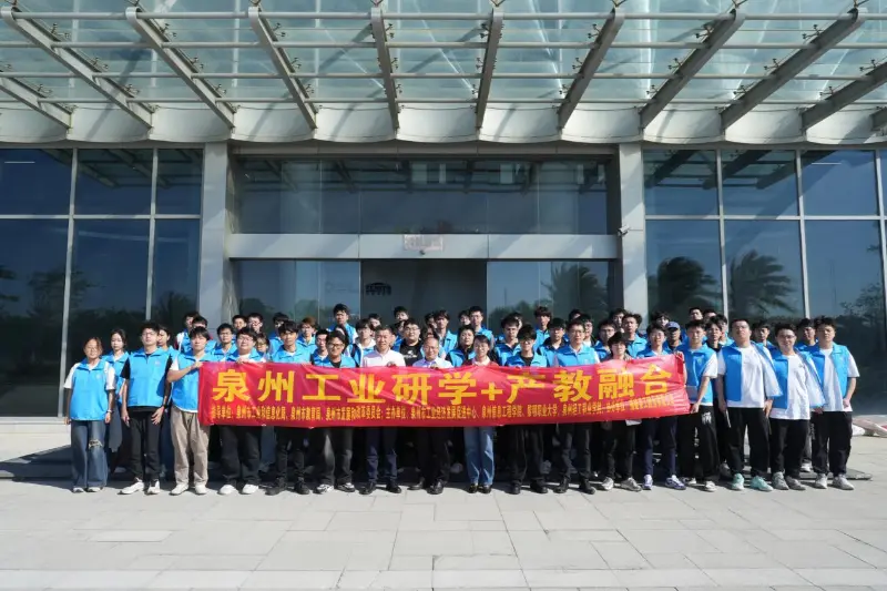 Quangong Machinery Co., Ltd.は、人材育成の新たな青写真を共同で描くオープンな姿勢で大学教員と学生を歓迎します