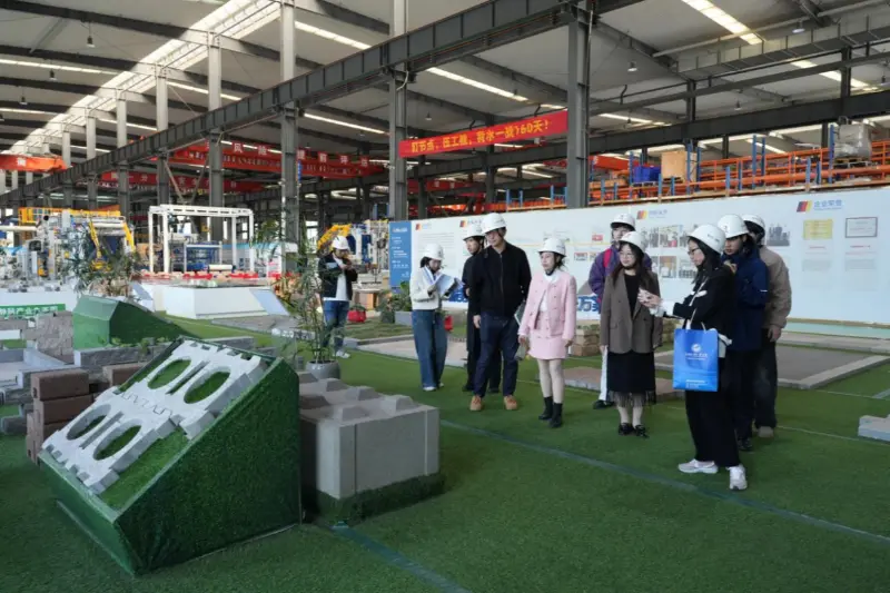 Quangong Machinery Co., Ltd.は海外展開のニーズに重点を置き、福州外国語貿易大学と協力して国際志向の人材を育成しています。